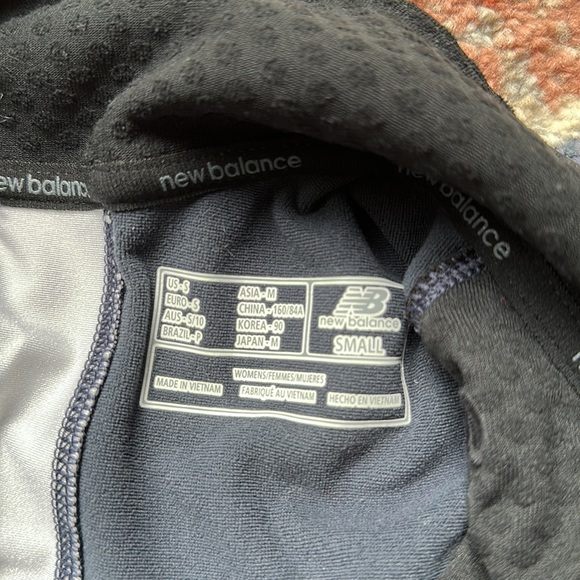 New balance running jacket size small - Picture 2 of 3